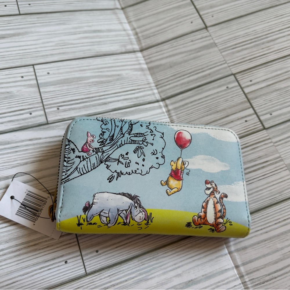 Lounge fly zip around Winnie the Pooh wallet
